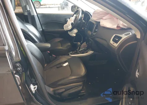 2019 Jeep Compass Latitude 4X4 z USA, uszkodzony, nr VIN 3C4NJDBB3KT742326